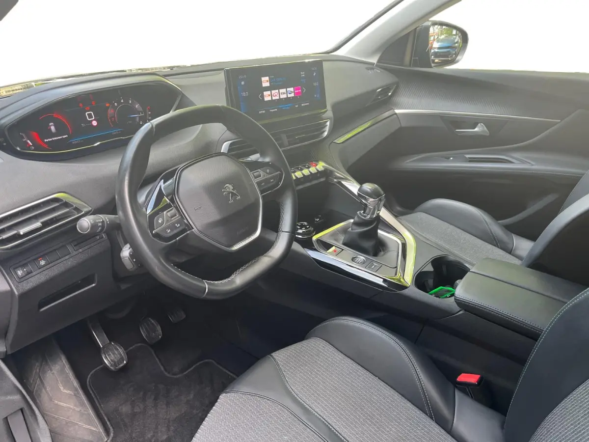 1.2 PureTech Allure Pack | Navigatie | Carplay | Parkeercamera