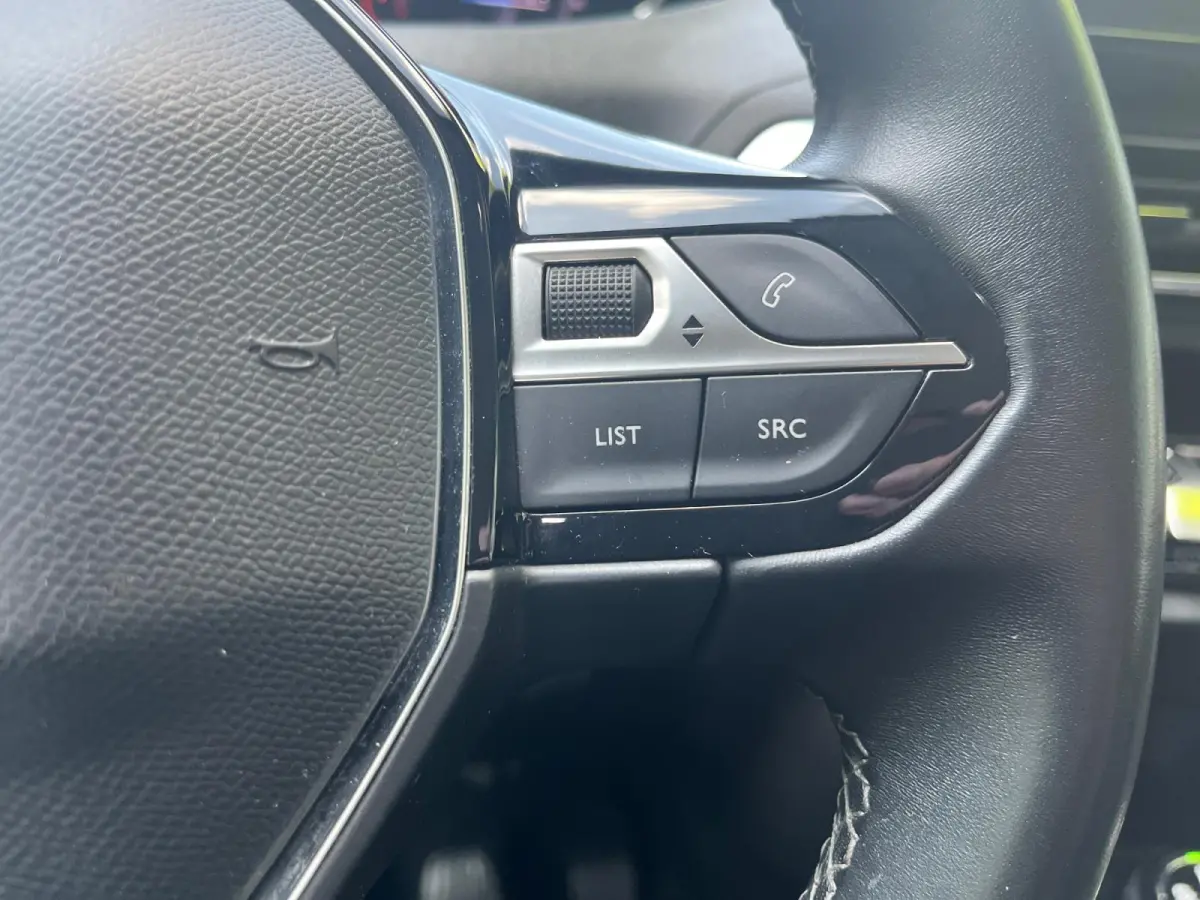 1.2 PureTech Allure Pack | Navigatie | Carplay | Parkeercamera