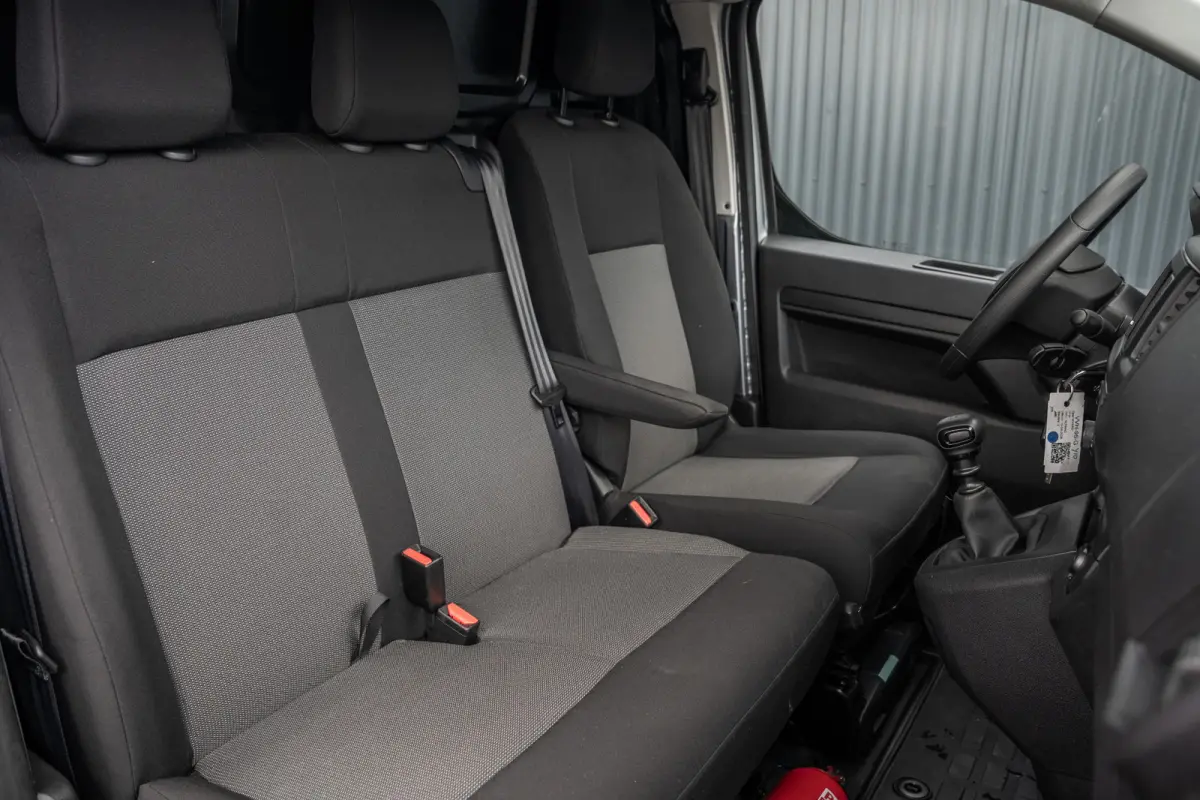 **2.0 | 145 PK | L3H1 | Camera | Carplay | Cruise | Airco | Parkeersensoren | 3-Zits**