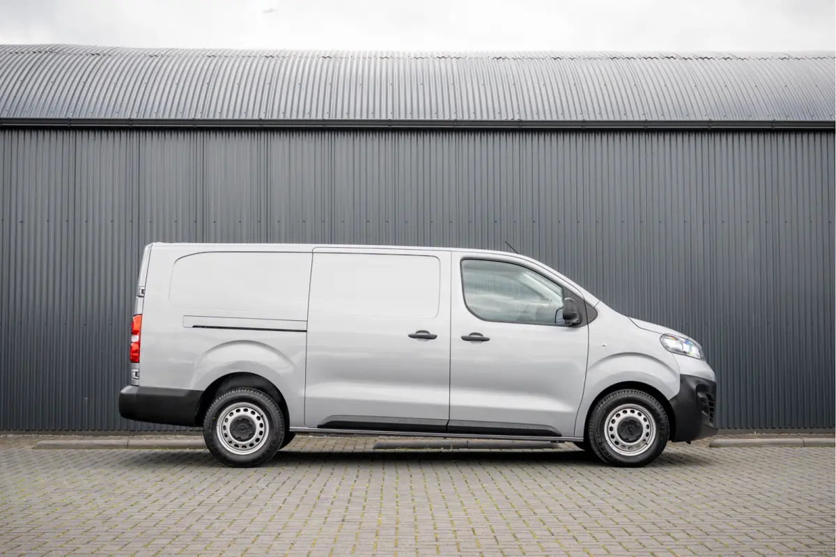 **2.0 | 145 PK | L3H1 | Camera | Carplay | Cruise | Airco | Parkeersensoren | 3-Zits**