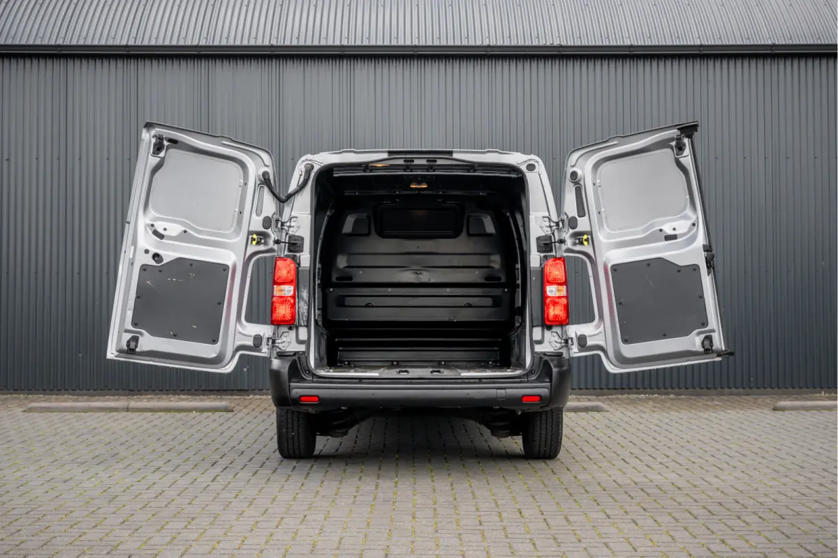 **2.0 | 145 PK | L3H1 | Camera | Carplay | Cruise | Airco | Parkeersensoren | 3-Zits**