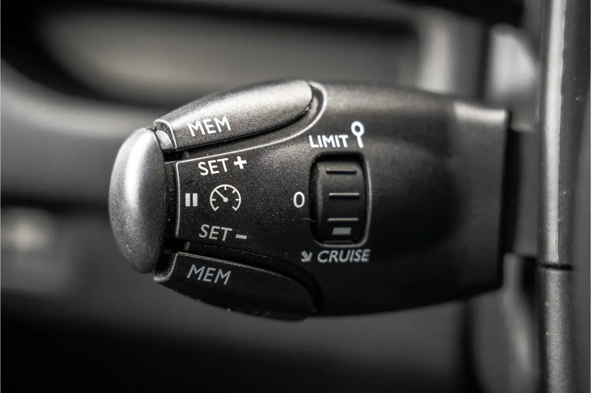 **2.0 | 145 PK | L3H1 | Camera | Carplay | Cruise | Airco | Parkeersensoren | 3-Zits**