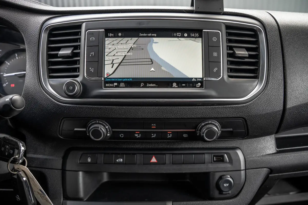 **2.0 | 145 PK | L3H1 | Camera | Carplay | Cruise | Airco | Parkeersensoren | 3-Zits**