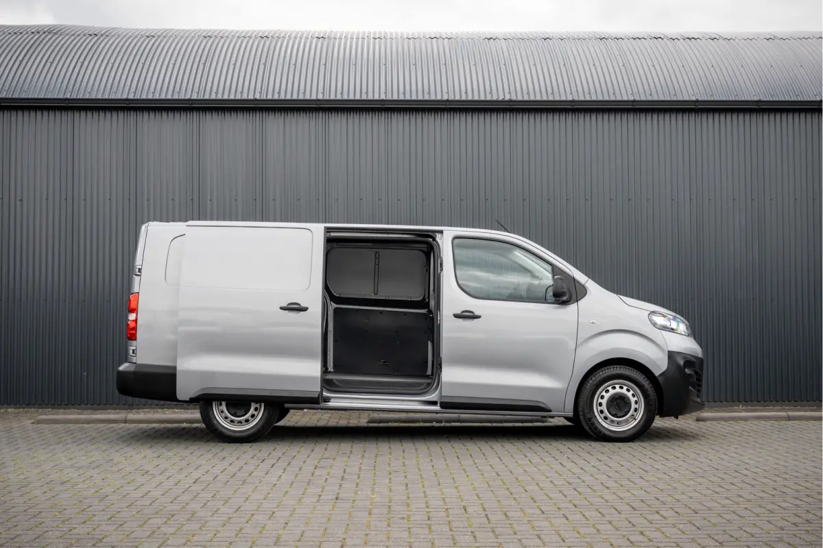 **2.0 | 145 PK | L3H1 | Camera | Carplay | Cruise | Airco | Parkeersensoren | 3-Zits**