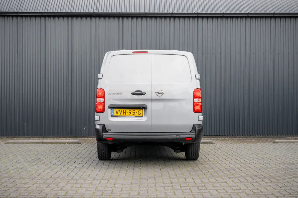 **2.0 | 145 PK | L3H1 | Camera | Carplay | Cruise | Airco | Parkeersensoren | 3-Zits**