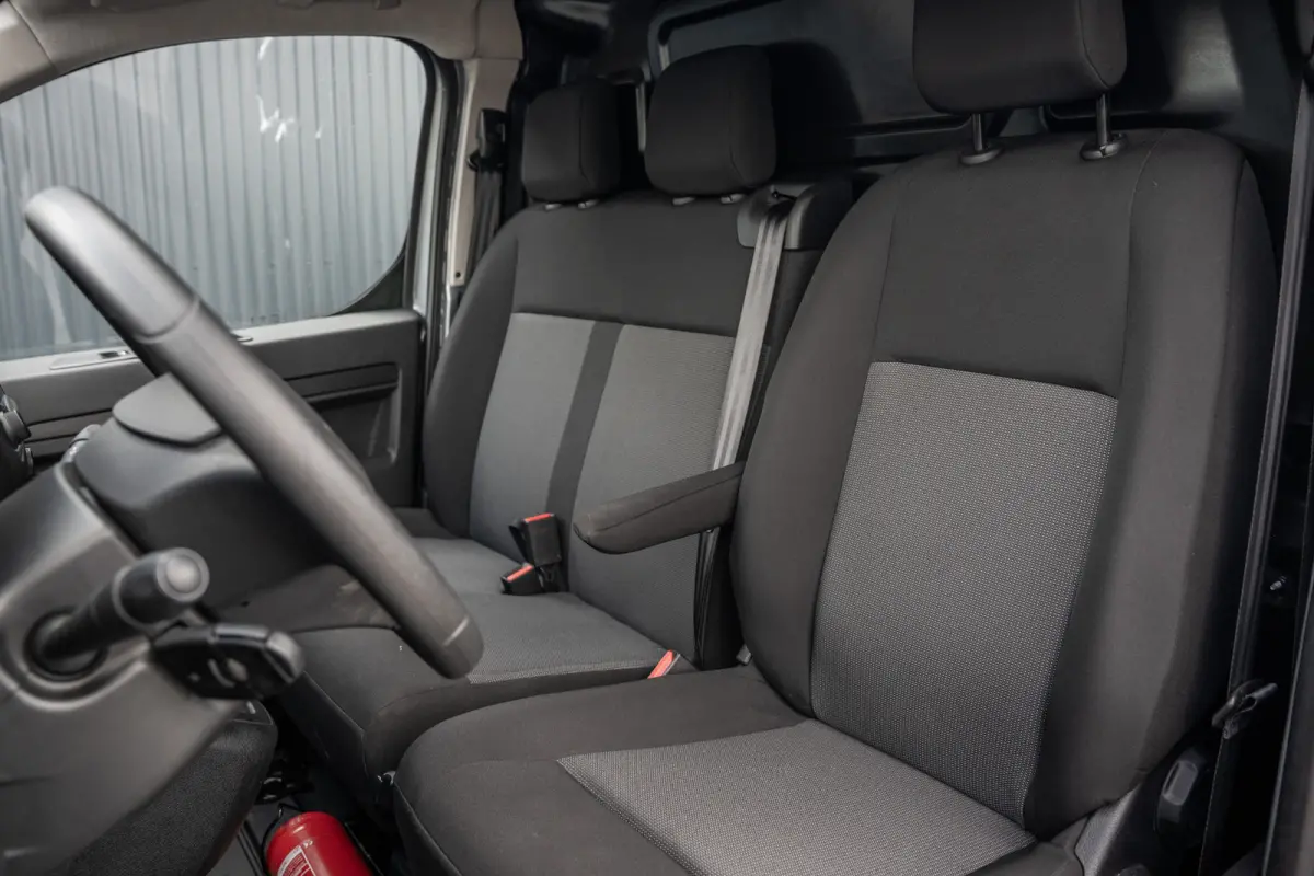 **2.0 | 145 PK | L3H1 | Camera | Carplay | Cruise | Airco | Parkeersensoren | 3-Zits**