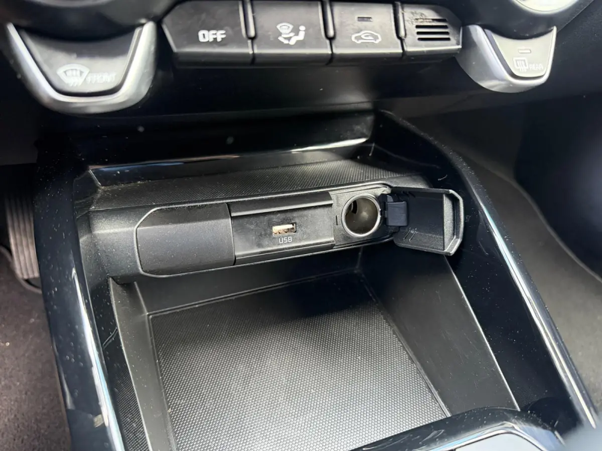 1.0 T-GDi MHEV DynamicLine Navigatie | Achteruitrijcamera | Lichtmetaal | Resterende fabrieksgarantie |