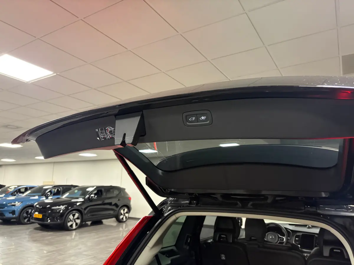 T8 AWD Recharge Ulta Dark | Full Option! | Bowers & Wilkins | Luchtvering | Stoelventilatie | Trekhaak | 360 Camera | Head-Up Display | Stoelmassage | 455pk | Adaptieve Cruise Control | Stoe