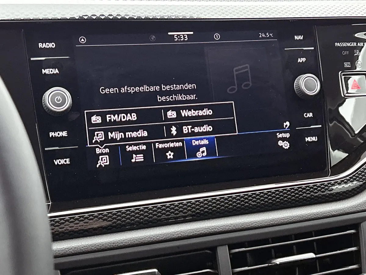 1.0 TSI Life Edition 95 PK | Achteruitrij camera | Climate control | Apple Carplay | Parkeersensoren achter | Navigatie | 15" Lichtmetalen velgen | LED koplampen | Android Auto | Telefoon dr