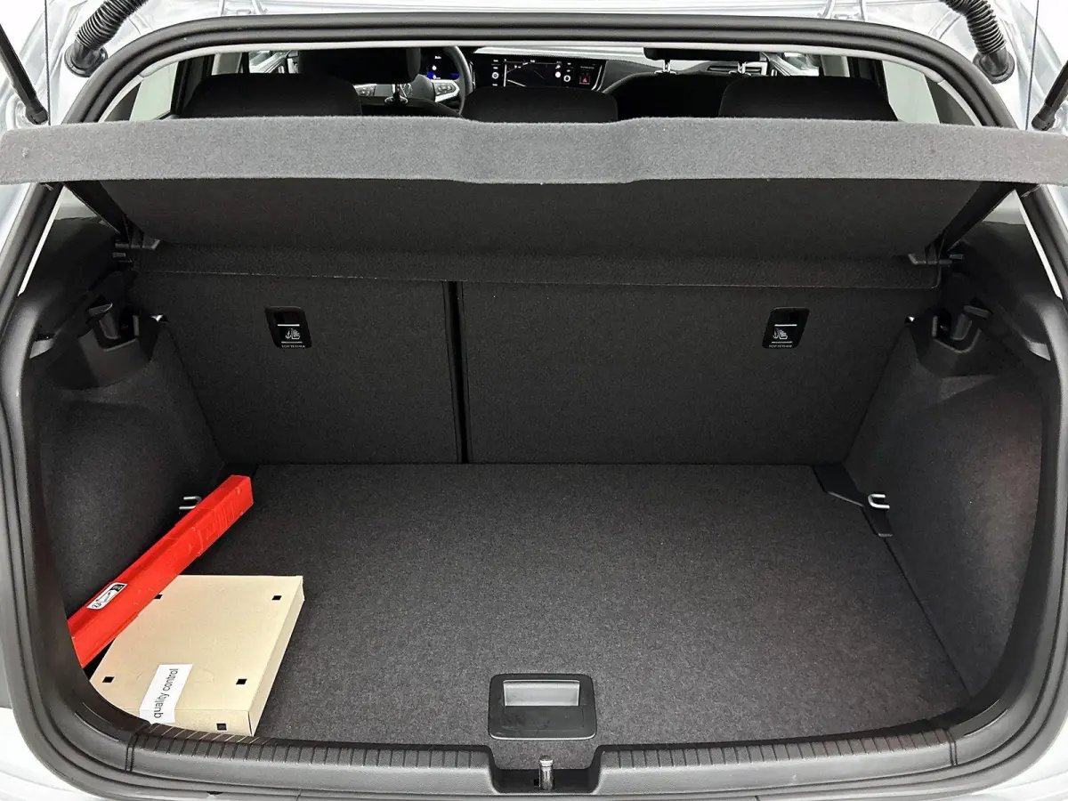 1.0 TSI Life Edition 95 PK | Achteruitrij camera | Climate control | Apple Carplay | Parkeersensoren achter | Navigatie | 15" Lichtmetalen velgen | LED koplampen | Android Auto | Telefoon dr