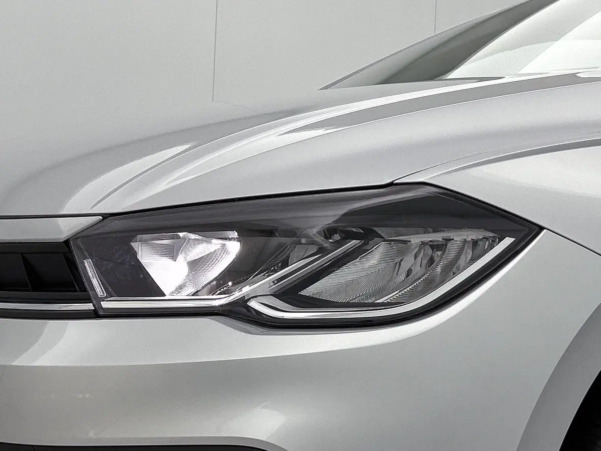1.0 TSI Life Edition 95 PK | Achteruitrij camera | Climate control | Apple Carplay | Parkeersensoren achter | Navigatie | 15" Lichtmetalen velgen | LED koplampen | Android Auto | Telefoon dr