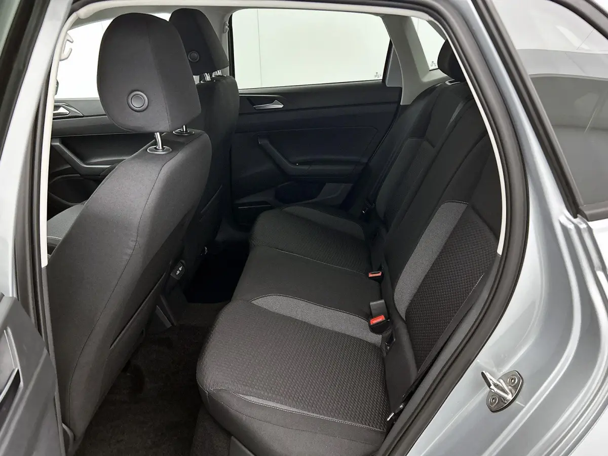 1.0 TSI Life Edition 95 PK | Achteruitrij camera | Climate control | Apple Carplay | Parkeersensoren achter | Navigatie | 15" Lichtmetalen velgen | LED koplampen | Android Auto | Telefoon dr