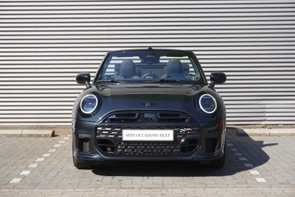 S John Cooper Works Uitvoering | Pakket XL | 18" JCW Lap Spoke 2-tone | HIFI System Harman Kardon | MINI Head-Up Display | Comfort Access