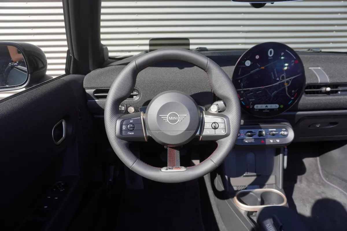 S John Cooper Works Uitvoering | Pakket XL | 18" JCW Lap Spoke 2-tone | HIFI System Harman Kardon | MINI Head-Up Display | Comfort Access