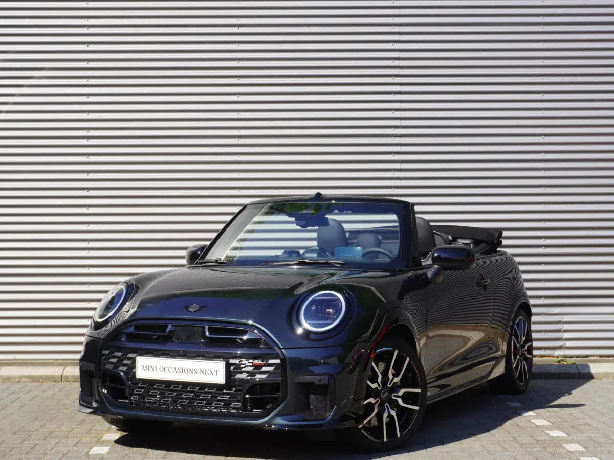 S John Cooper Works Uitvoering | Pakket XL | 18" JCW Lap Spoke 2-tone | HIFI System Harman Kardon | MINI Head-Up Display | Comfort Access