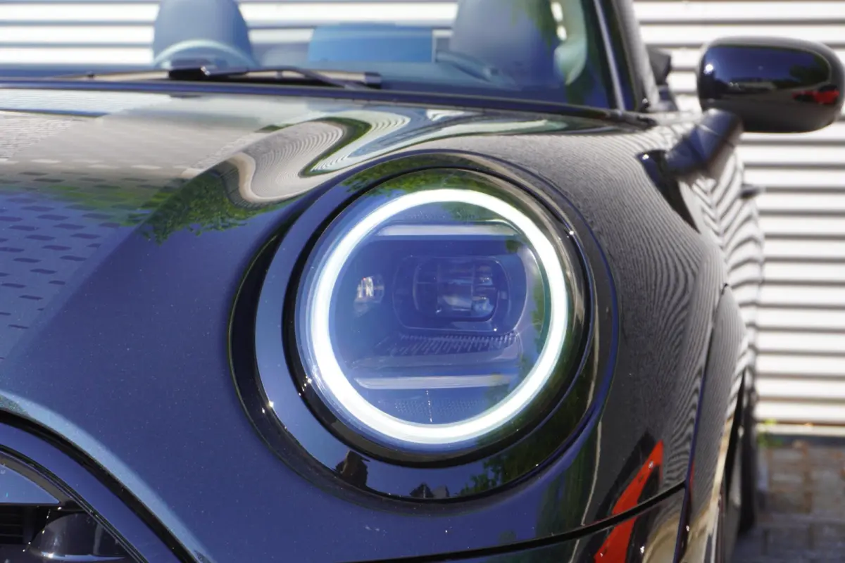 S John Cooper Works Uitvoering | Pakket XL | 18" JCW Lap Spoke 2-tone | HIFI System Harman Kardon | MINI Head-Up Display | Comfort Access
