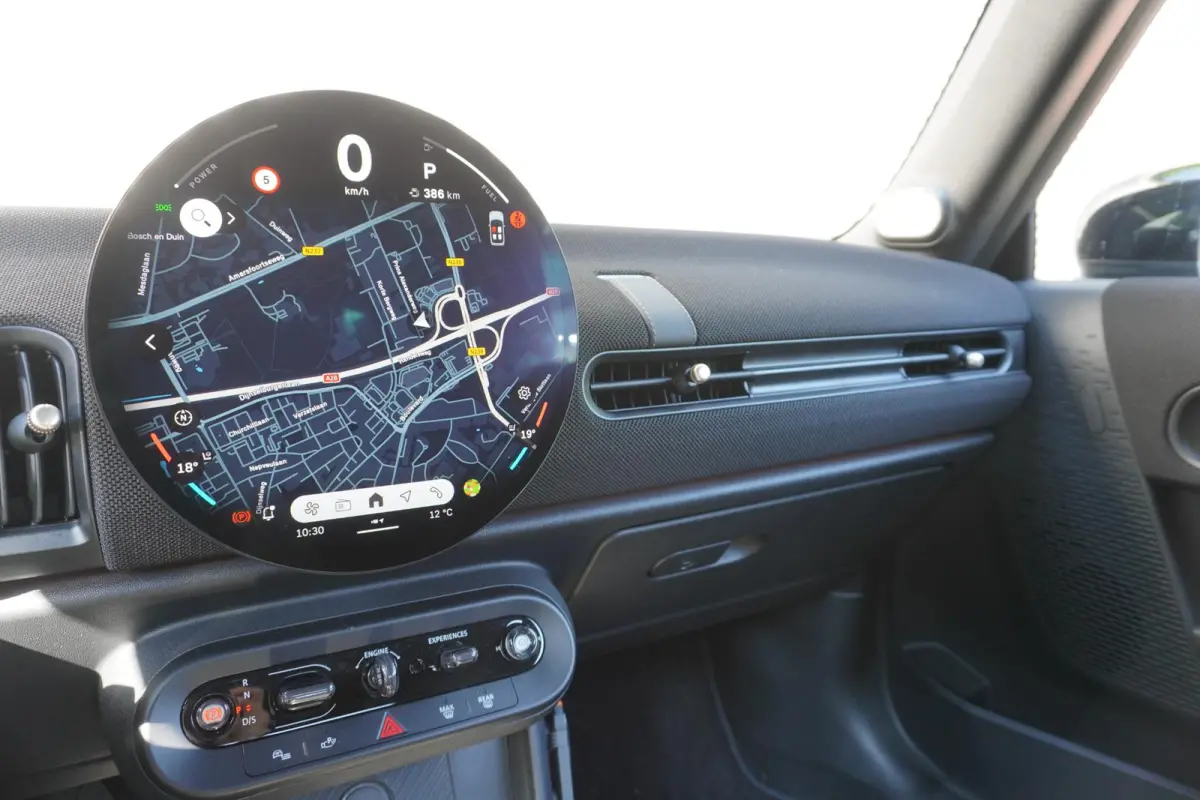 S John Cooper Works Uitvoering | Pakket XL | 18" JCW Lap Spoke 2-tone | HIFI System Harman Kardon | MINI Head-Up Display | Comfort Access