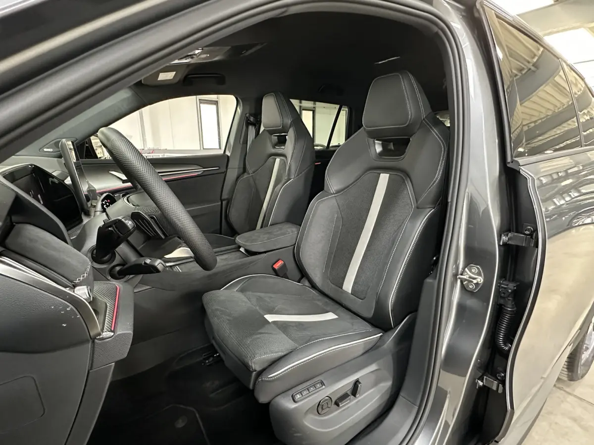 1.5 TSI PHEV Sportline | Trekhaak | Canton | Comfort-pack | Dynamic-pack