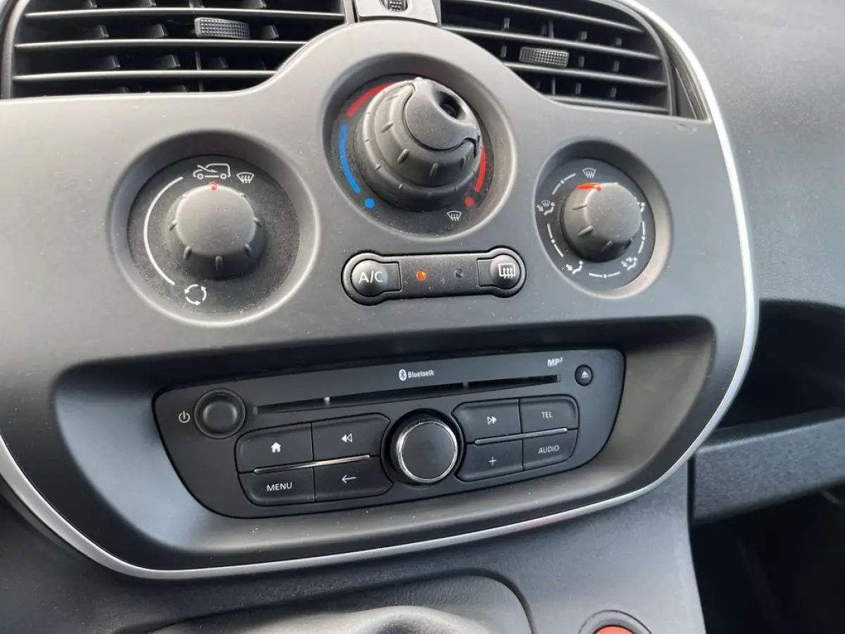 1.5 Blue dCi E6 R-link Lease €134 p/m Airco, Navi, PDC, Trekhaak, 2x schuifdeur onderhoudshistorie aanwezig