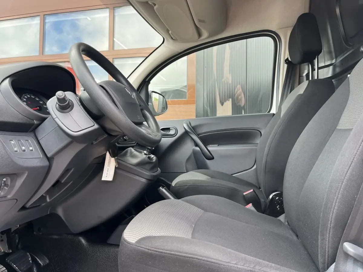1.5 Blue dCi E6 R-link Lease €134 p/m Airco, Navi, PDC, Trekhaak, 2x schuifdeur onderhoudshistorie aanwezig