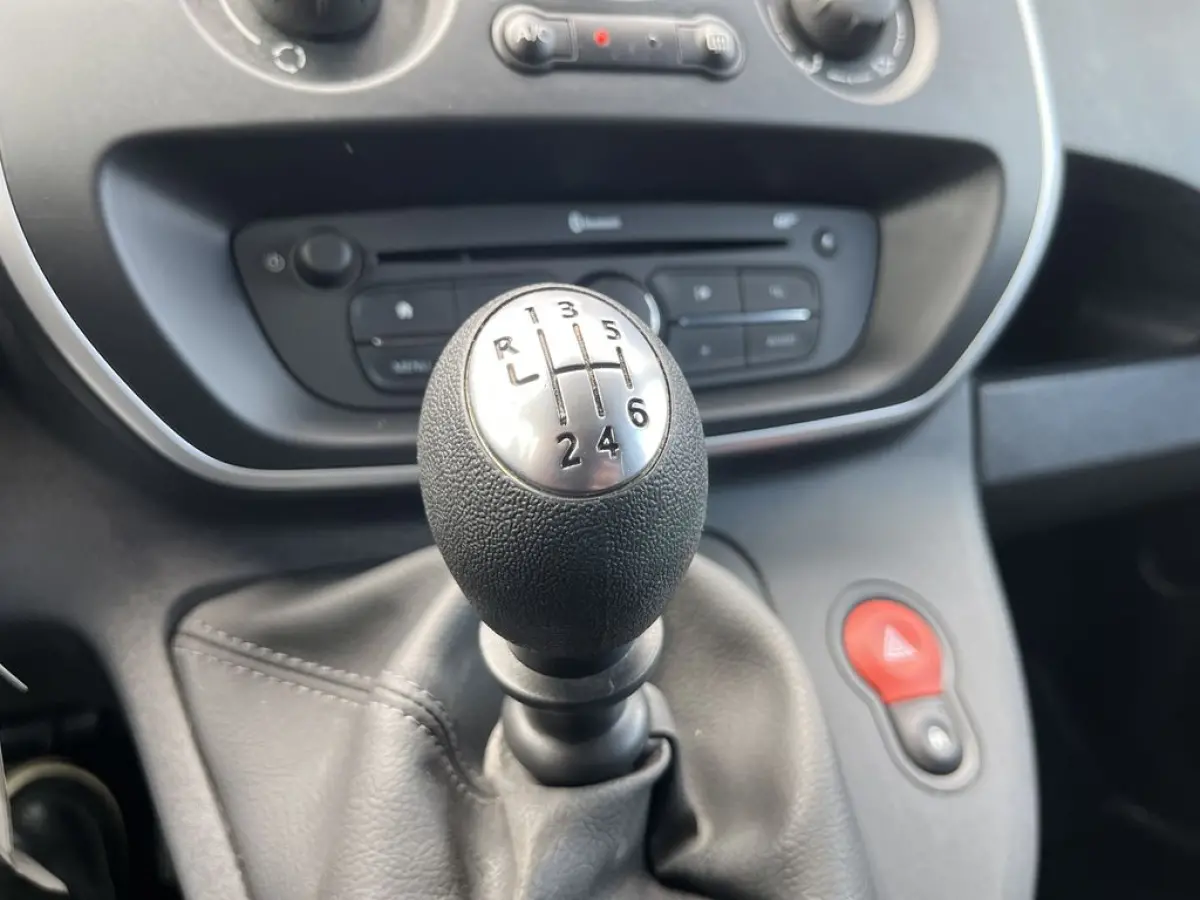 1.5 Blue dCi E6 R-link Lease €134 p/m Airco, Navi, PDC, Trekhaak, 2x schuifdeur onderhoudshistorie aanwezig