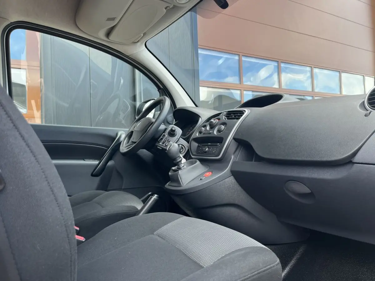 1.5 Blue dCi E6 R-link Lease €134 p/m Airco, Navi, PDC, Trekhaak, 2x schuifdeur onderhoudshistorie aanwezig