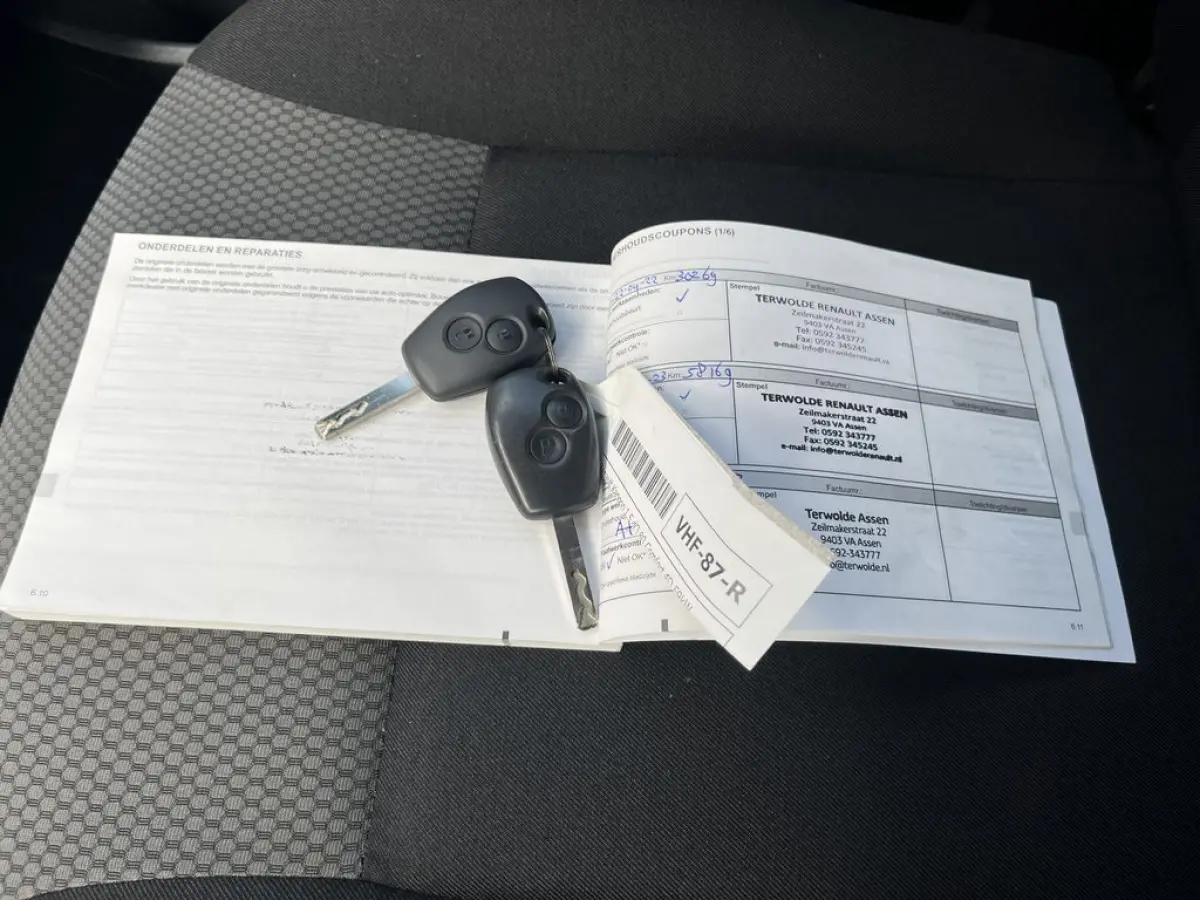 1.5 Blue dCi E6 R-link Lease €134 p/m Airco, Navi, PDC, Trekhaak, 2x schuifdeur onderhoudshistorie aanwezig