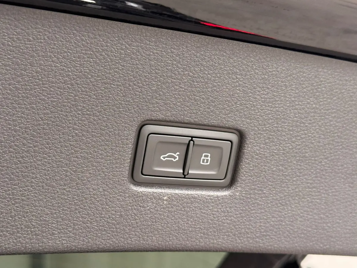 55 TFSIe quattro S-LINE VOL! SQ8 l B&O l RS-SEATS l HUD l 360 l SOFTCLOSE l PANO l MATRIX l KEYLESS l MASSAGE l BTW