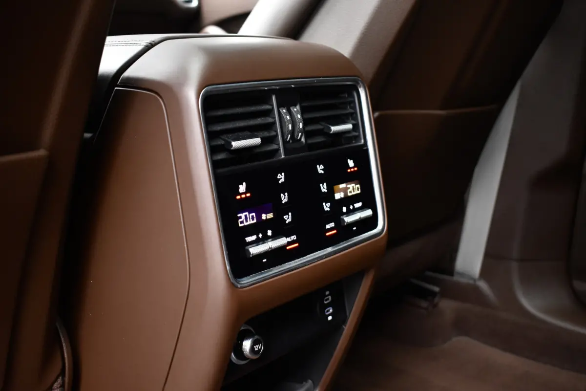 3.0 E-Hybrid Platinum Edition SportDesign | Panorama | Bose | Trekhaak elektr. | Stoelventilatie | 21'' Wielen |