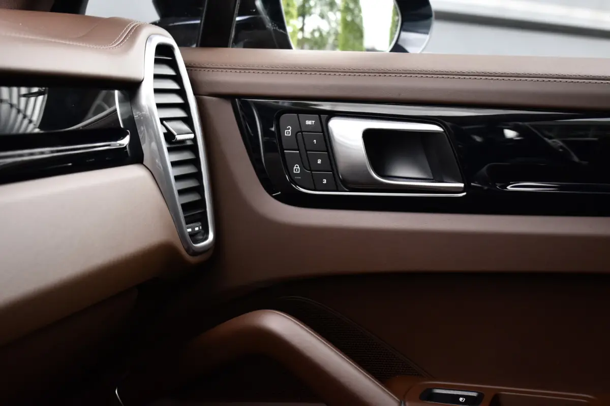 3.0 E-Hybrid Platinum Edition SportDesign | Panorama | Bose | Trekhaak elektr. | Stoelventilatie | 21'' Wielen |