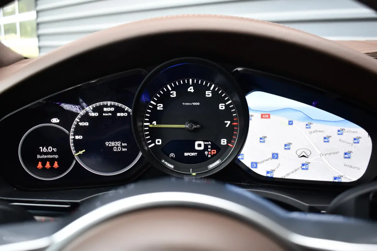 3.0 E-Hybrid Platinum Edition SportDesign | Panorama | Bose | Trekhaak elektr. | Stoelventilatie | 21'' Wielen |