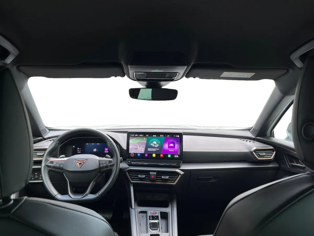 1.4 e-Hybrid Business | 18" LM | Climate Control | Adaptive Cruise Control | Draadloze telefoonlader | Navigatie
