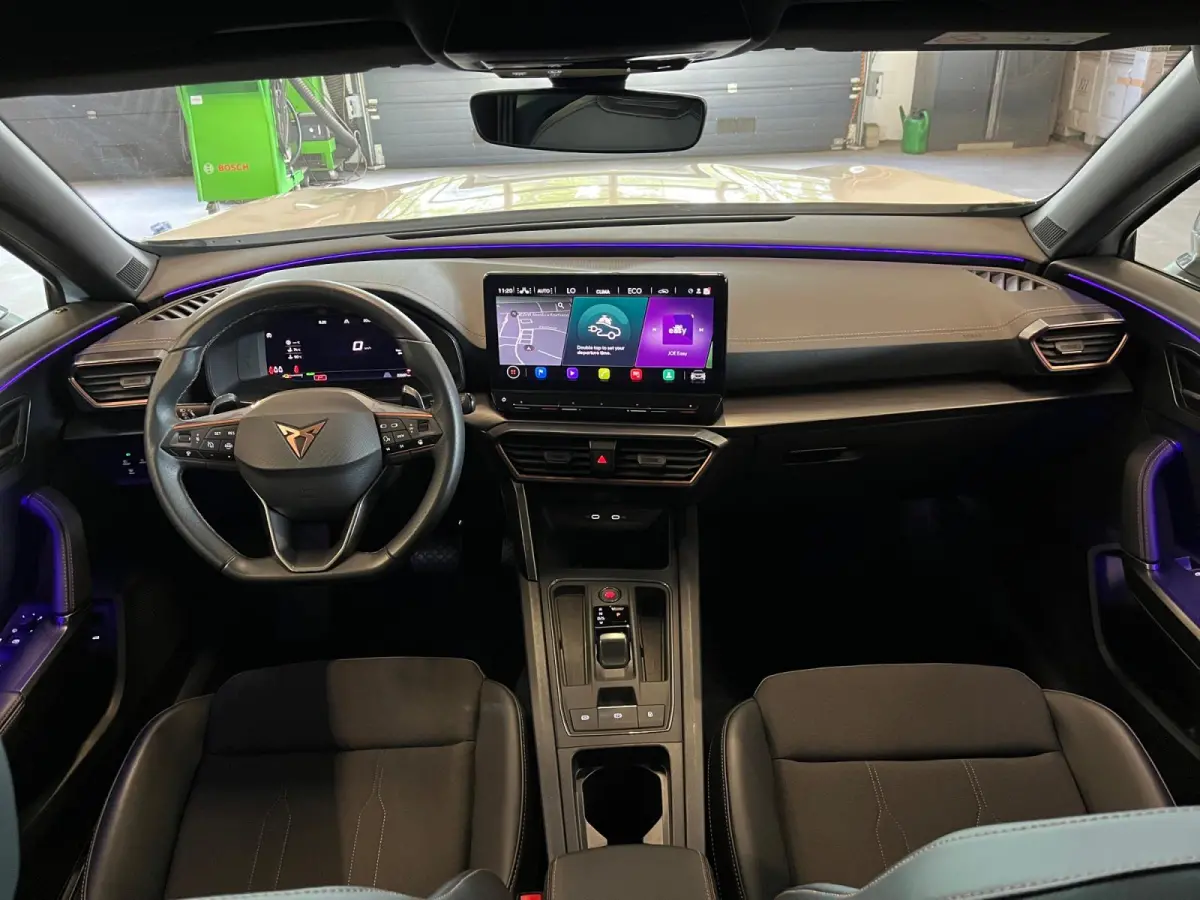1.4 e-Hybrid Business | 18" LM | Climate Control | Adaptive Cruise Control | Draadloze telefoonlader | Navigatie