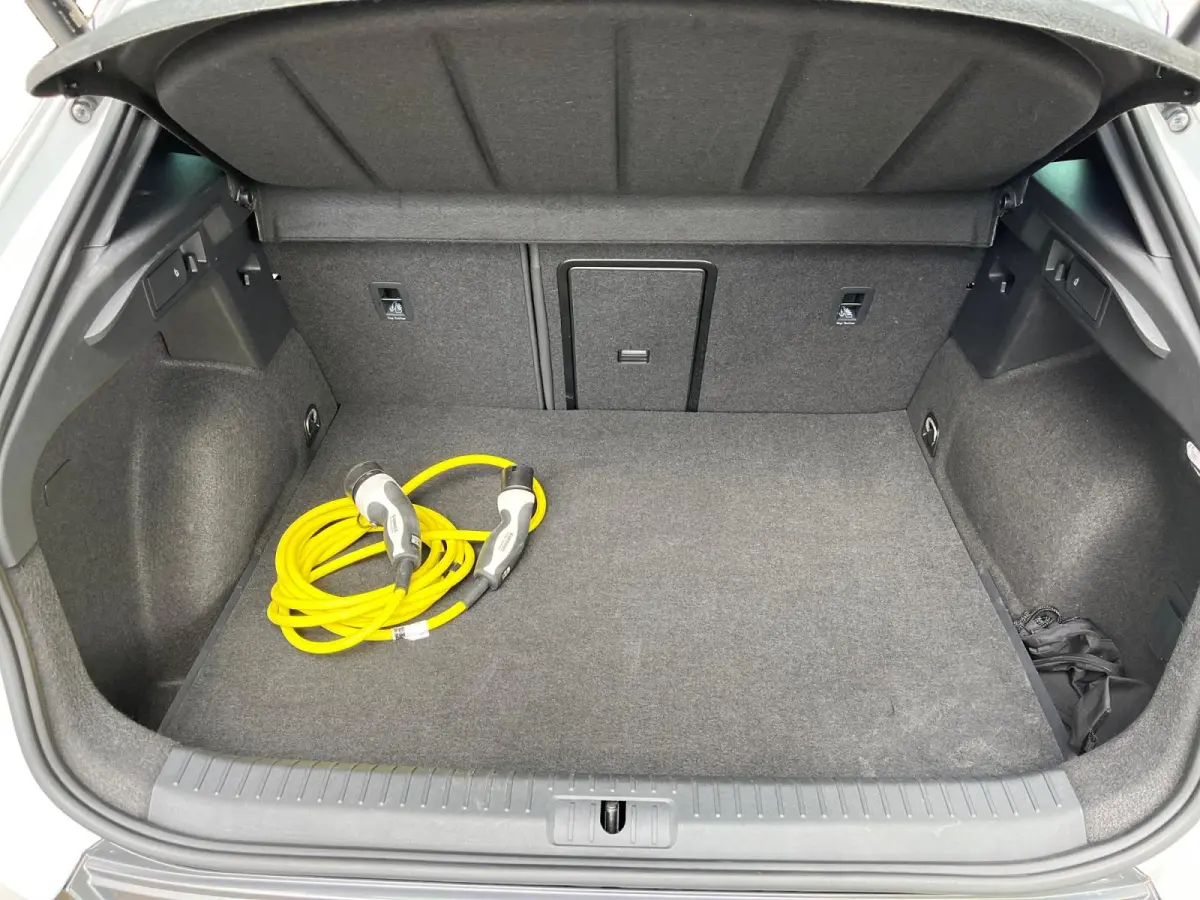 1.4 e-Hybrid Business | 18" LM | Climate Control | Adaptive Cruise Control | Draadloze telefoonlader | Navigatie