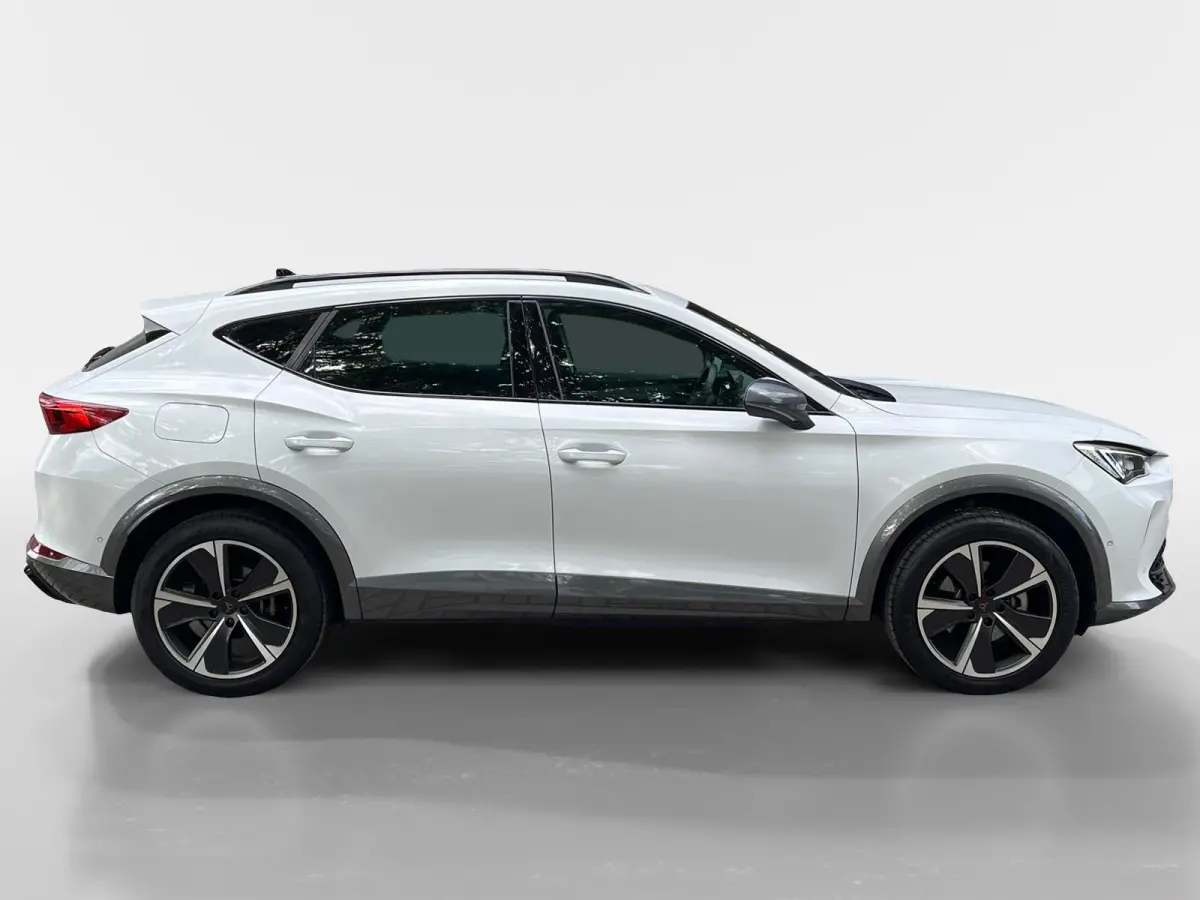 1.4 e-Hybrid Business | 18" LM | Climate Control | Adaptive Cruise Control | Draadloze telefoonlader | Navigatie