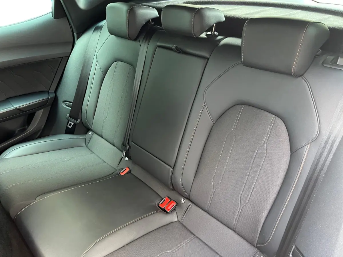 1.4 e-Hybrid Business | 18" LM | Climate Control | Adaptive Cruise Control | Draadloze telefoonlader | Navigatie