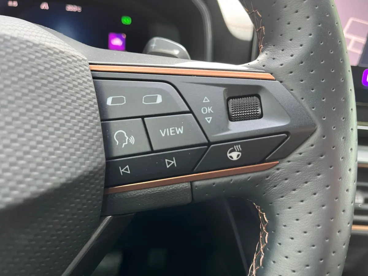 1.4 e-Hybrid Business | 18" LM | Climate Control | Adaptive Cruise Control | Draadloze telefoonlader | Navigatie