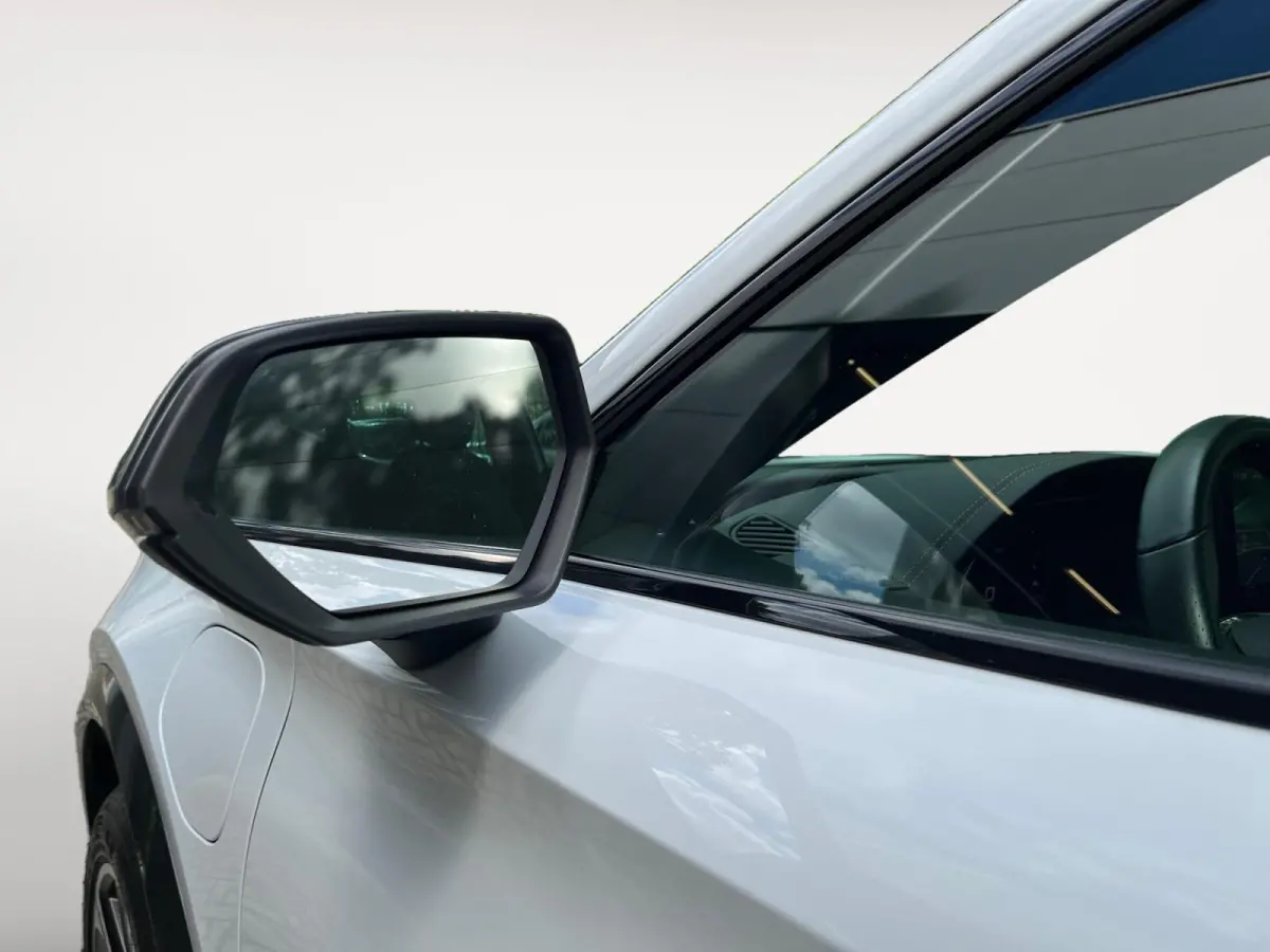 1.4 e-Hybrid Business | 18" LM | Climate Control | Adaptive Cruise Control | Draadloze telefoonlader | Navigatie