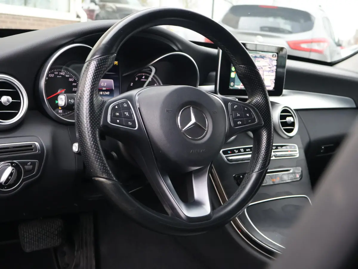 200 PREMIUM PLUS 184 PK AUT. + WEGKL. TREKHAAK | DRAADLOZE CARPLAY | CAMERA | 18 INCH AMG | STOELVERW.