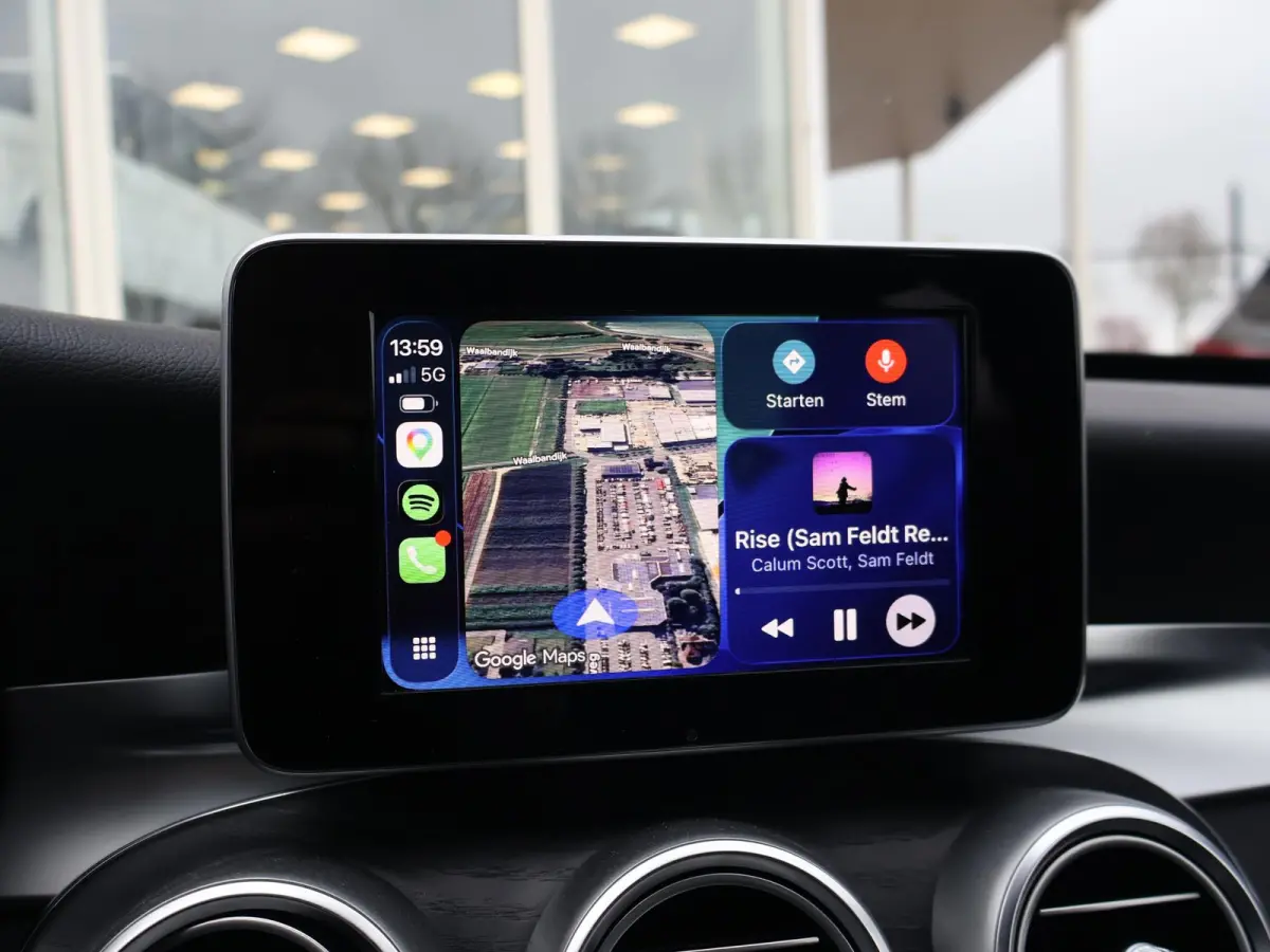 200 PREMIUM PLUS 184 PK AUT. + WEGKL. TREKHAAK | DRAADLOZE CARPLAY | CAMERA | 18 INCH AMG | STOELVERW.