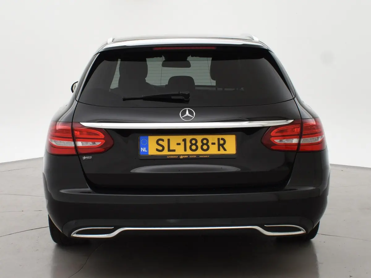 200 PREMIUM PLUS 184 PK AUT. + WEGKL. TREKHAAK | DRAADLOZE CARPLAY | CAMERA | 18 INCH AMG | STOELVERW.