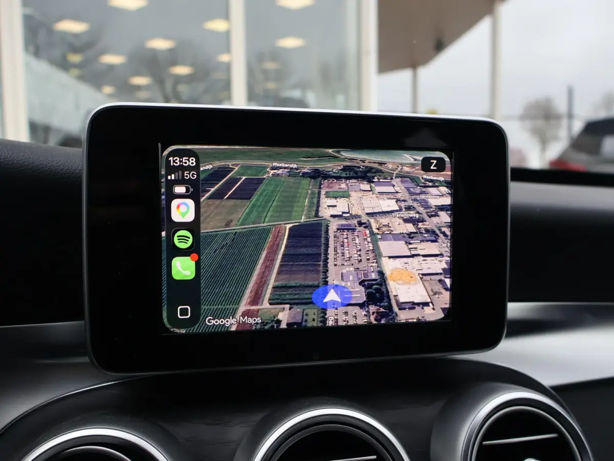 200 PREMIUM PLUS 184 PK AUT. + WEGKL. TREKHAAK | DRAADLOZE CARPLAY | CAMERA | 18 INCH AMG | STOELVERW.