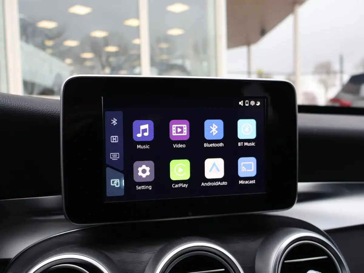 200 PREMIUM PLUS 184 PK AUT. + WEGKL. TREKHAAK | DRAADLOZE CARPLAY | CAMERA | 18 INCH AMG | STOELVERW.