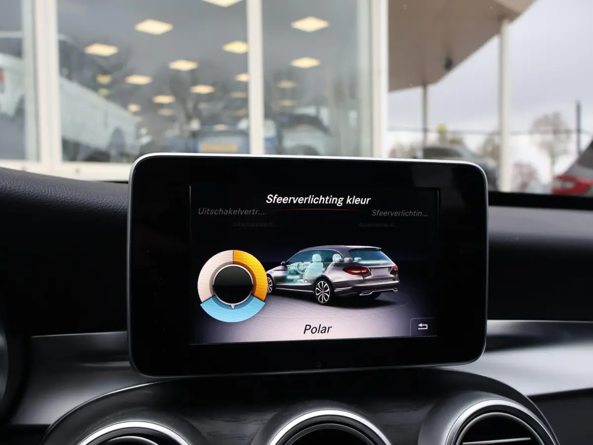 200 PREMIUM PLUS 184 PK AUT. + WEGKL. TREKHAAK | DRAADLOZE CARPLAY | CAMERA | 18 INCH AMG | STOELVERW.
