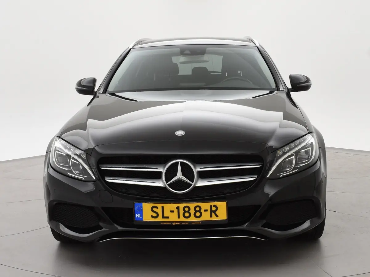 200 PREMIUM PLUS 184 PK AUT. + WEGKL. TREKHAAK | DRAADLOZE CARPLAY | CAMERA | 18 INCH AMG | STOELVERW.