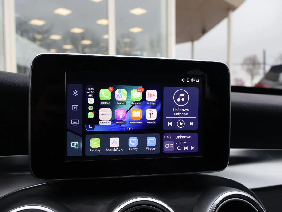 200 PREMIUM PLUS 184 PK AUT. + WEGKL. TREKHAAK | DRAADLOZE CARPLAY | CAMERA | 18 INCH AMG | STOELVERW.