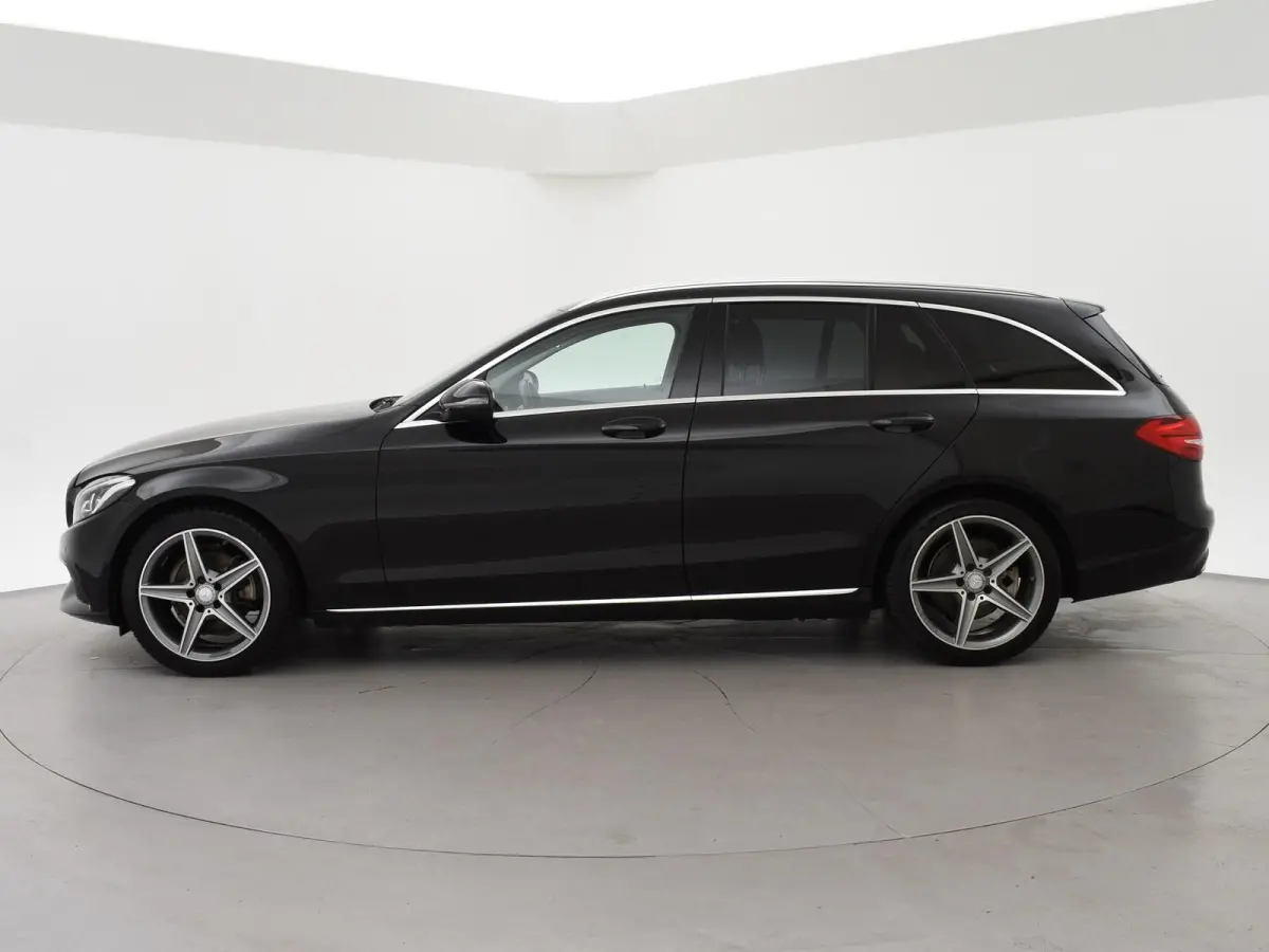 200 PREMIUM PLUS 184 PK AUT. + WEGKL. TREKHAAK | DRAADLOZE CARPLAY | CAMERA | 18 INCH AMG | STOELVERW.