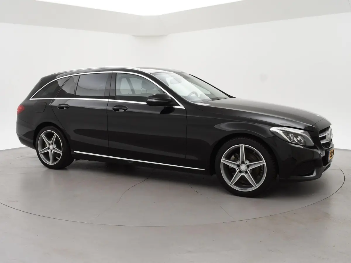 200 PREMIUM PLUS 184 PK AUT. + WEGKL. TREKHAAK | DRAADLOZE CARPLAY | CAMERA | 18 INCH AMG | STOELVERW.