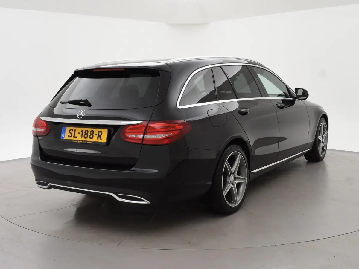 200 PREMIUM PLUS 184 PK AUT. + WEGKL. TREKHAAK | DRAADLOZE CARPLAY | CAMERA | 18 INCH AMG | STOELVERW.