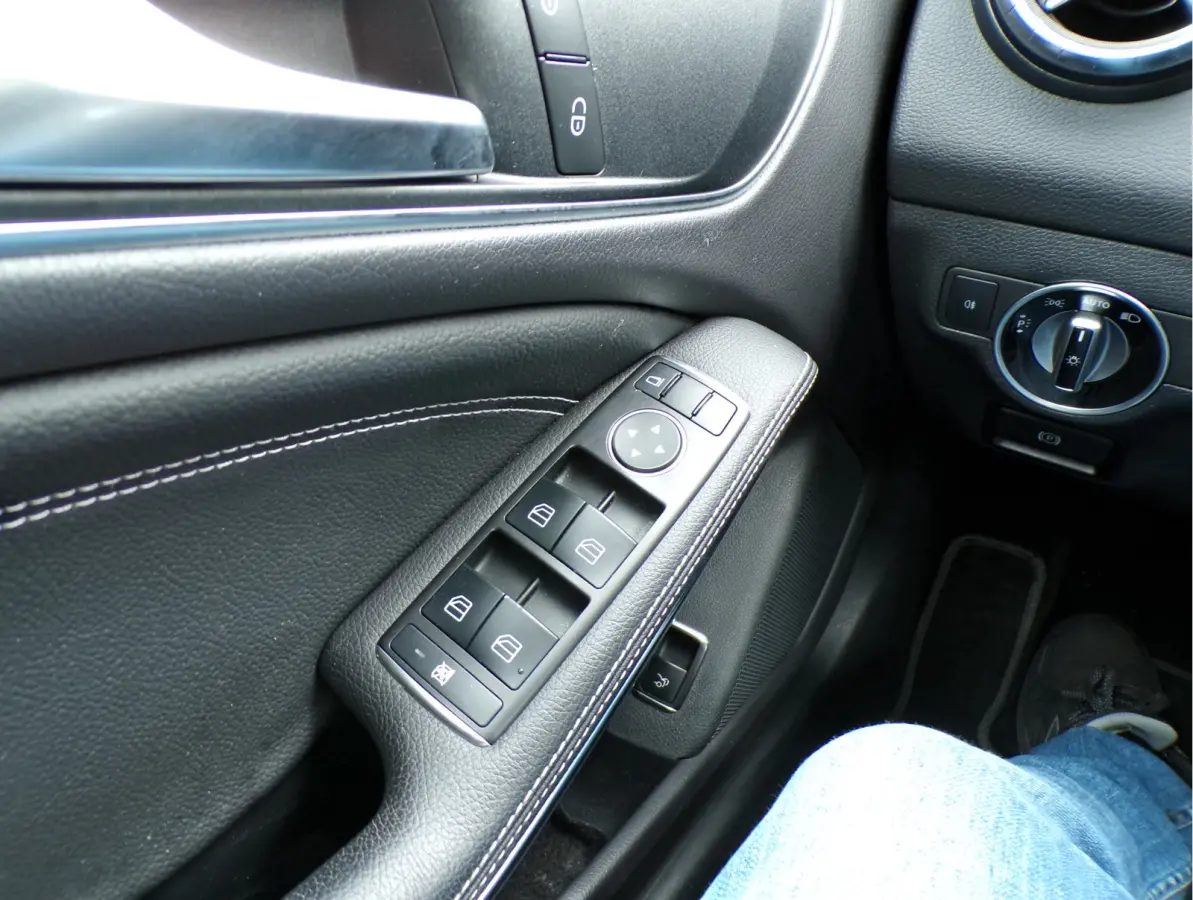 180 Lease Edition Ambition PANORAMADAK NAVI TEL CRUISECONT AUTOMAAT